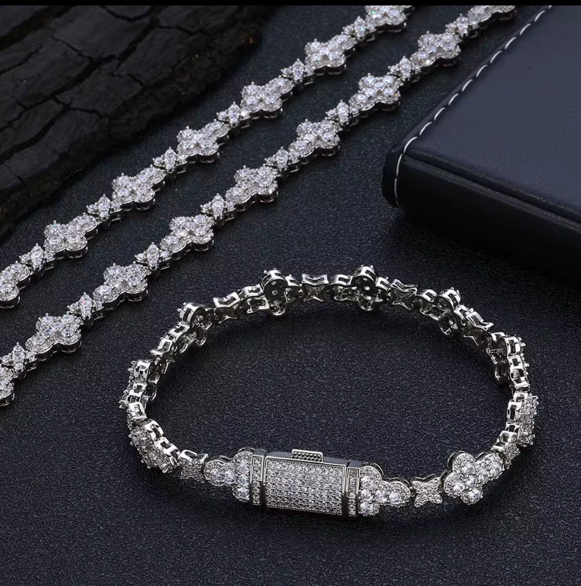 Pulsera Iced Out 10 mm Flores y Cruces