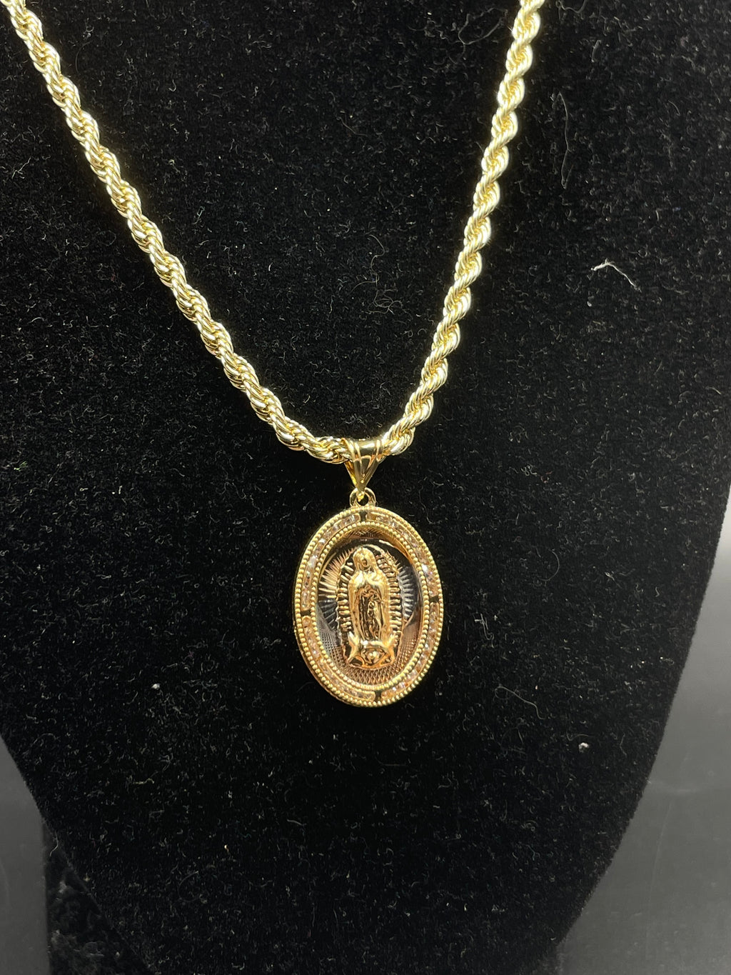 Torzal con Dije Florentino Virgen de Guadalupe